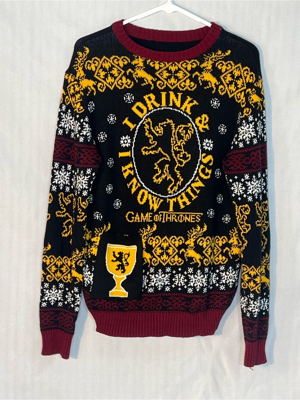 Game Of Thrones “I Drink And Know Things” Sweater GoT Crest Snow Front Pocket L👍